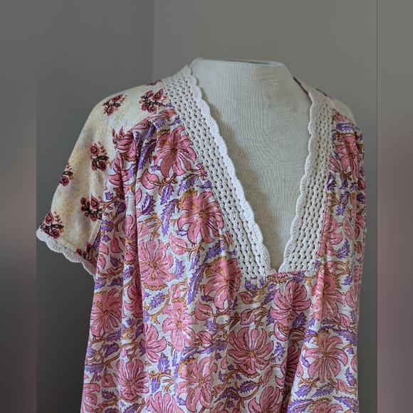 Leilani Cropped Crochet Lace Top - Picture 4 of 10